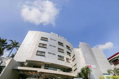 Vaccinated Staff - OYO 190 Anglo Residences