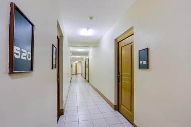 Vaccinated Staff - OYO 190 Anglo Residences