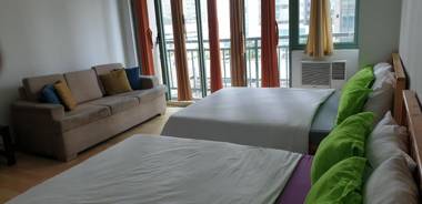 Studio Staycation w/ 2 queen across Shangrila Mall