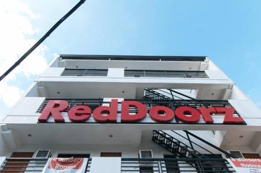 RedDoorz @ DBuilders Bangkal Makati