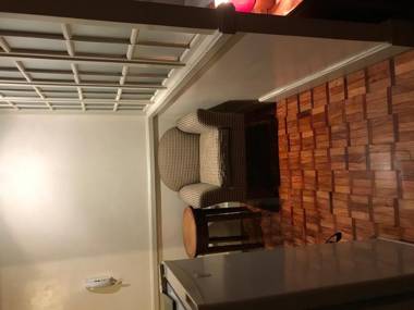 Chic Greenbelt Studio (Netflix & 25 mbps WiFi)