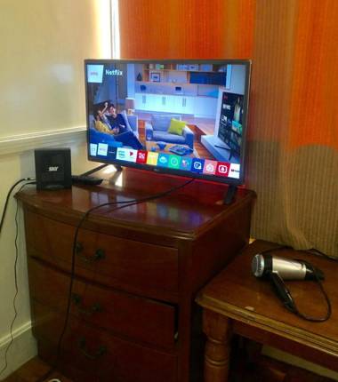 Chic Greenbelt Studio (Netflix & 25 mbps WiFi)