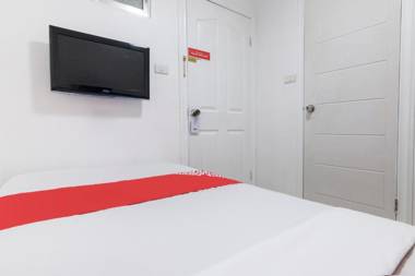 Vaccinated Staff - OYO 416 Lucky Hotel