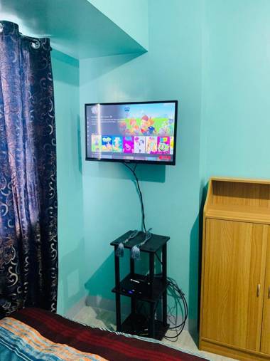 N A COSEPE PLACE -URBAN DECA EDSA- WITH NETFLIX