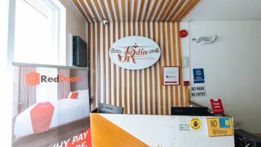 RedDoorz @ Jardin LRT Tayuman Manila