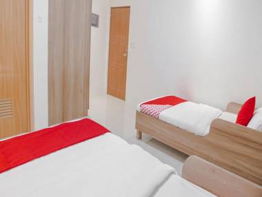 Vaccinated Staff - OYO 605 The Quarters