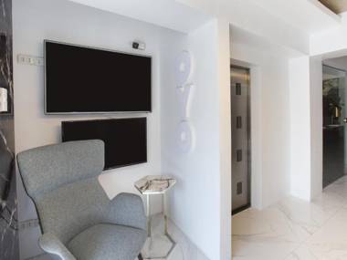 Vaccinated Staff- OYO 675 Circuit Hostel