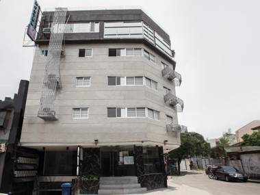 Vaccinated Staff- OYO 675 Circuit Hostel