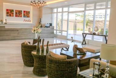 Deluxe Couple Suite - with Lake View in Alabang!