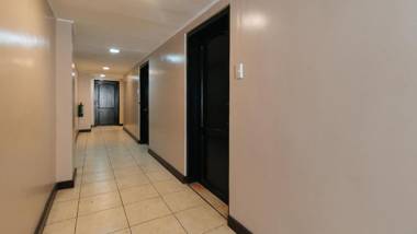 RedDoorz Premium at Arzo Hotel Manila - Vaccinated Staff