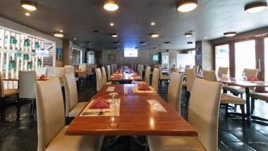 RedDoorz Premium at Arzo Hotel Manila - Vaccinated Staff