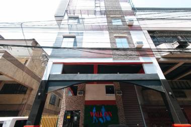 RedDoorz @ Walk Inn Hotel