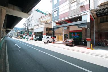 RedDoorz @ Walk Inn Hotel