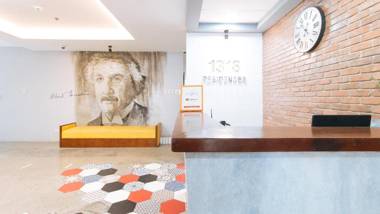 RedDoorz Plus @ 1318 Residences