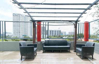 RedDoorz near Tambo Quirino Avenue - Vaccinated Staff