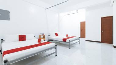 RedDoorz @ Carlvinchris Moonwalk Paranaque