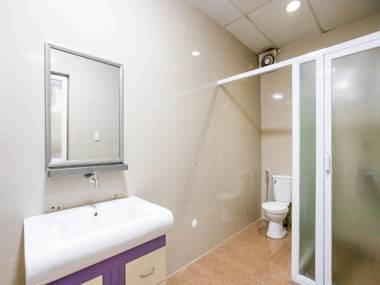 Vaccinated Staff - OYO 805 La Belladoza