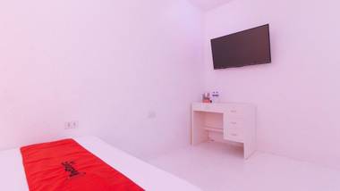 RedDoorz @ Jolly Orange Paranaque