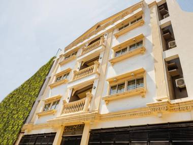 Vaccinated Staff - OYO 831 Casa Maria