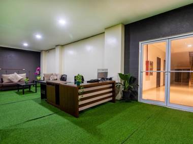 Vaccinated Staff - OYO 831 Casa Maria