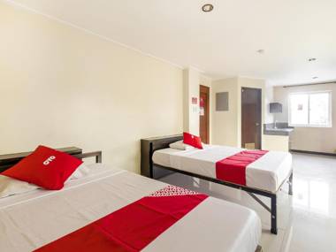 Vaccinated Staff - OYO 842 City Smiles Apartelle