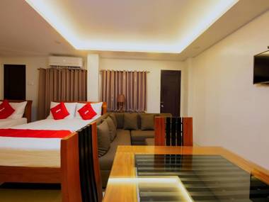 Vaccinated Staff - OYO 848 Dona Aurora Condotel