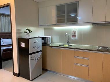 101 Newport Condo Across the Airport