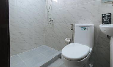 RedDoorz near UST Sampaloc Manila