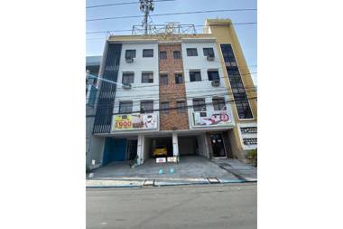 OYO 896 Silverio Suites