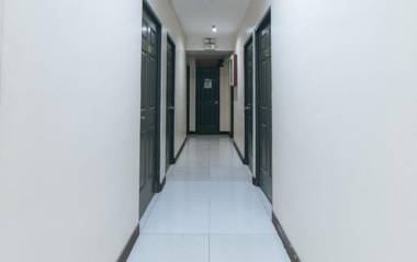 RedDoorz at Cosmo Hotel & Studio Suites Kamuning