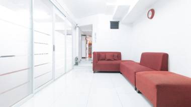 RedDoorz at Cosmo Hotel & Studio Suites Kamuning