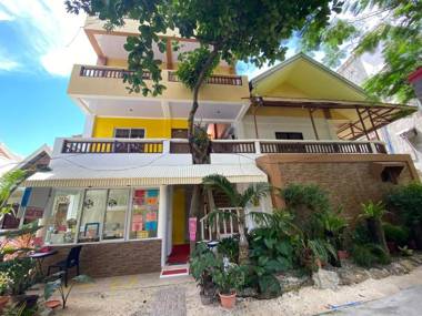 St. Vincent Cottages - Dee and Timmy Side