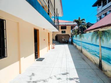 White Shamrock Beach Hotel