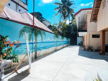 White Shamrock Beach Hotel