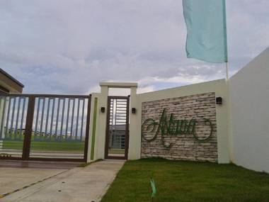 Haus of Emerald by JeYo