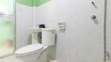 RedDoorz near Mariners Legazpi