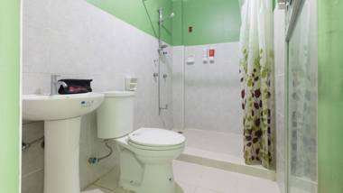 RedDoorz near Mariners Legazpi