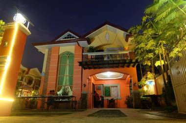 The Orange House - Vigan Villa