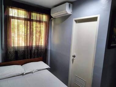 RedDoorz @ Villa E Mansion