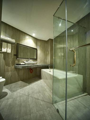 J7 Plaza Hotel