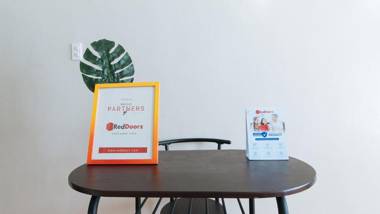 RedDoorz @ H.F. Golden Travellers Inn