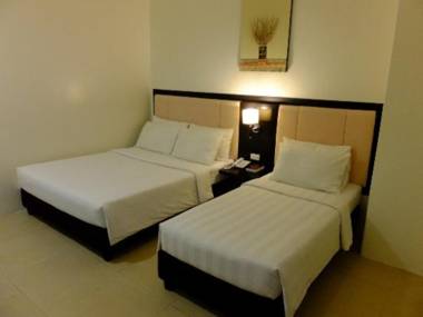 Reddoorz Plus near Robinsons Dumaguete