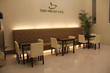 Reddoorz Plus near Robinsons Dumaguete