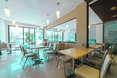 RedDoorz Plus @ Poblacion District Davao