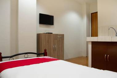 OYO 163 Goldentown Hotel And Residences