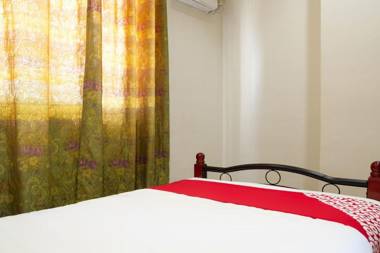 OYO 163 Goldentown Hotel And Residences