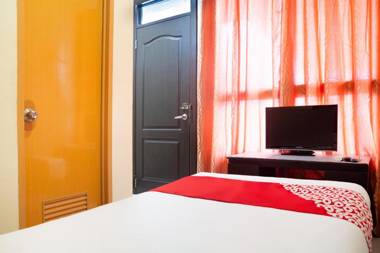 Vaccinated Staff - OYO 153 Espacio de Clarita Hometel