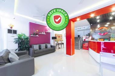 RedDoorz Plus near SM Lanang Davao - Vaccinated Staff
