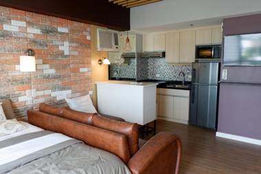 New Cozy Studio Unit w/Wifi&Netflix @Abreeza(1103)