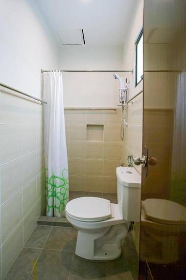 OYO 421 Deck 360 Dormitel